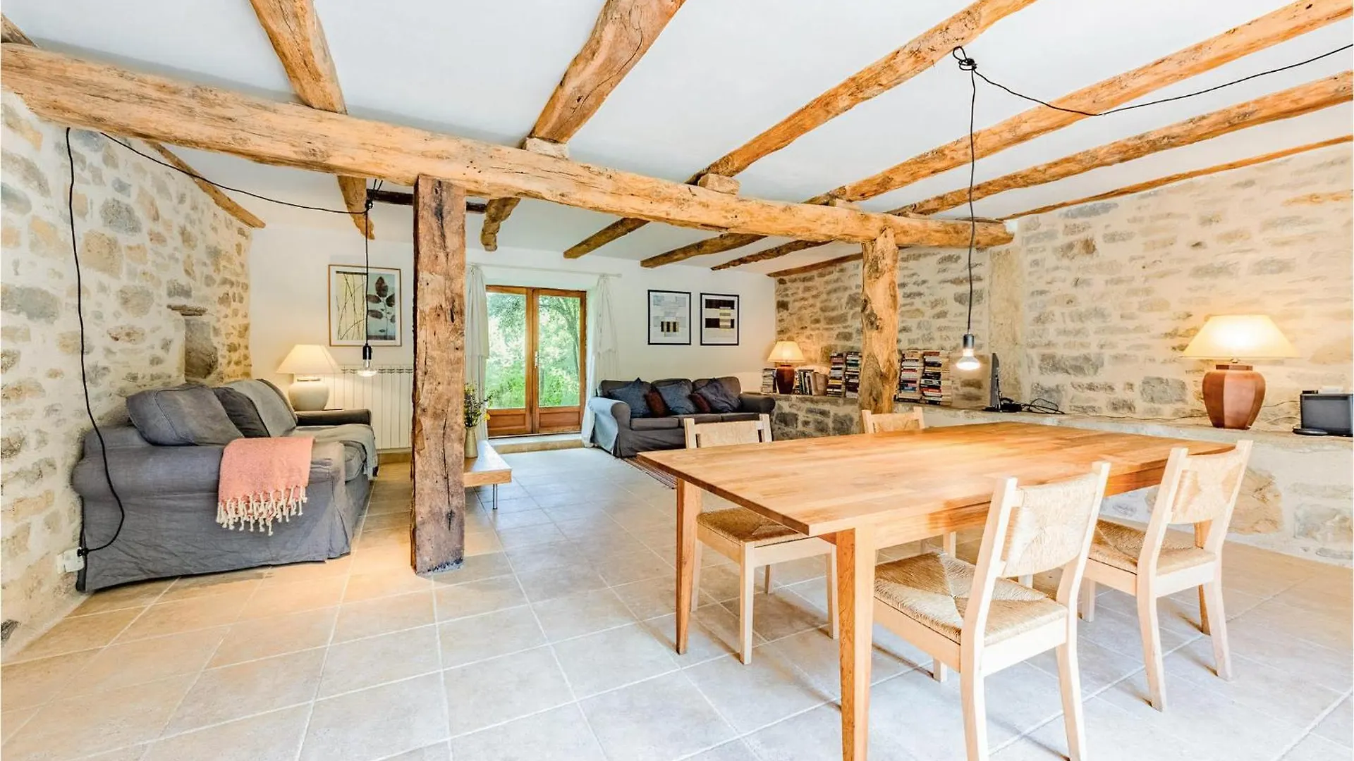 Hébergement de vacances 4 Bedroom Amazing Home In Caylus