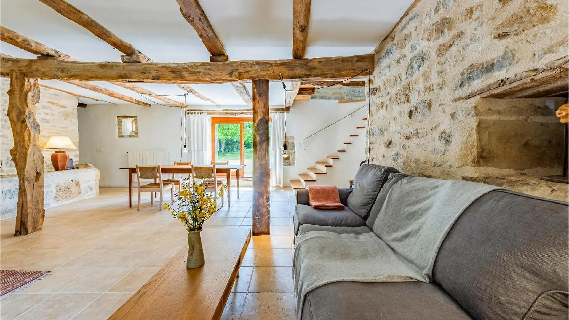 4 Bedroom Amazing Home In Caylus France