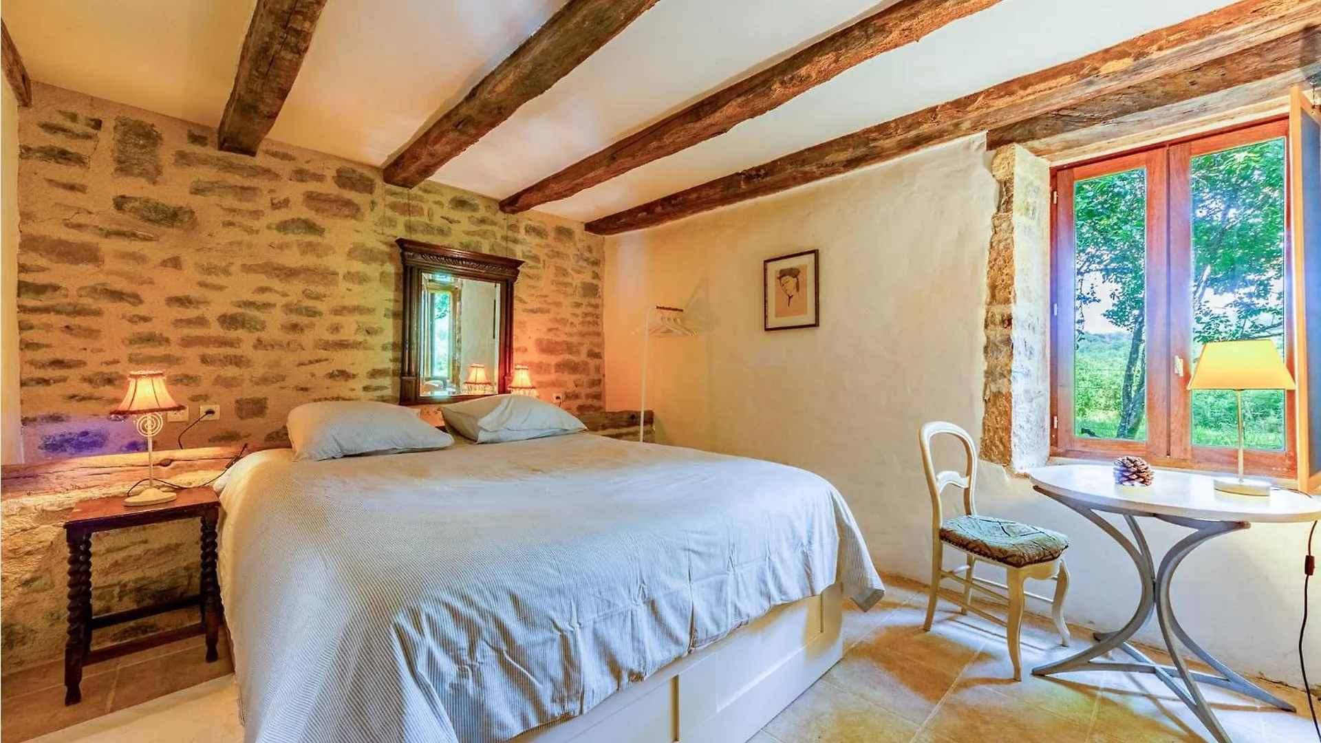 Hébergement de vacances 4 Bedroom Amazing Home In Caylus France