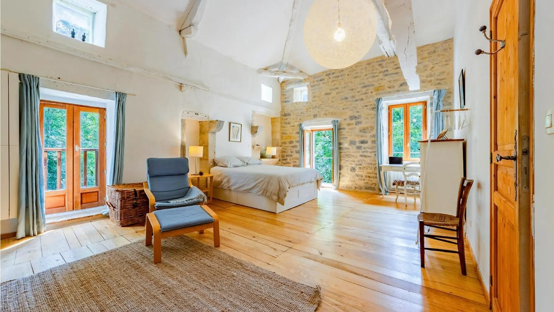 Hébergement de vacances 4 Bedroom Amazing Home In Caylus
