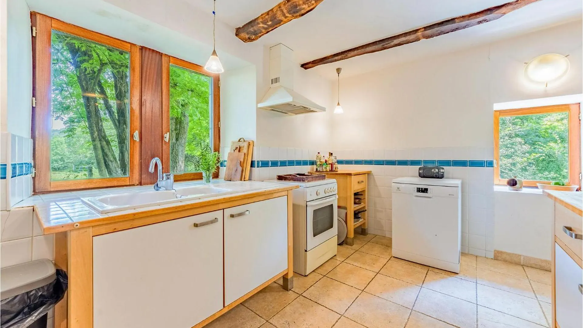 4 Bedroom Amazing Home In Caylus
